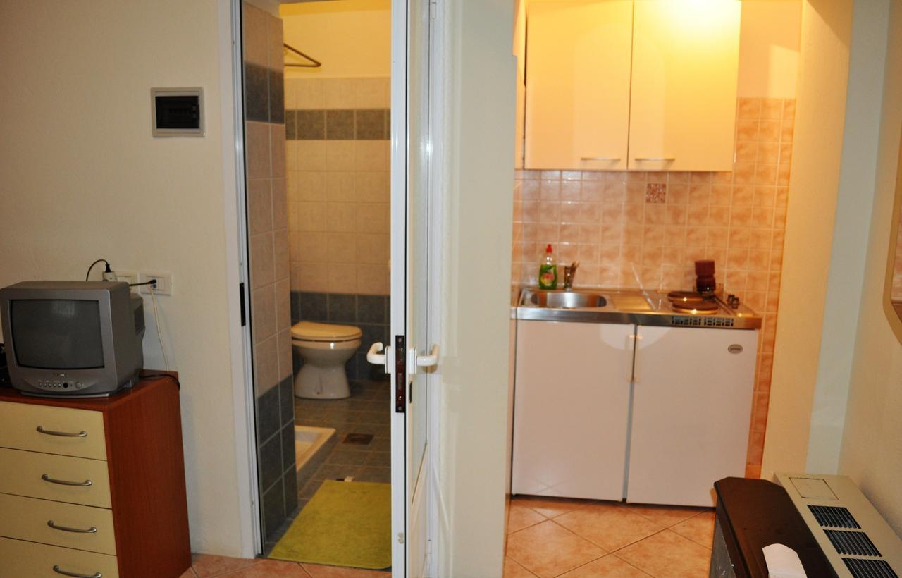 Tri Srca Apartments & Rooms Funtana Buitenkant foto
