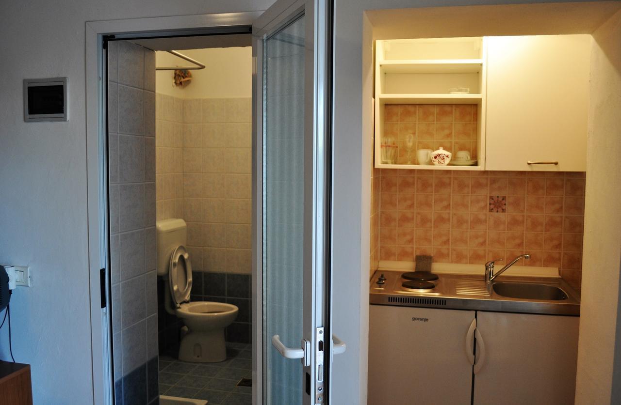 Tri Srca Apartments & Rooms Funtana Buitenkant foto