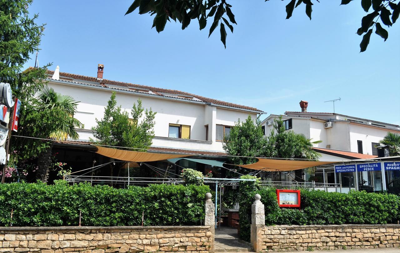 Tri Srca Apartments & Rooms Funtana Buitenkant foto
