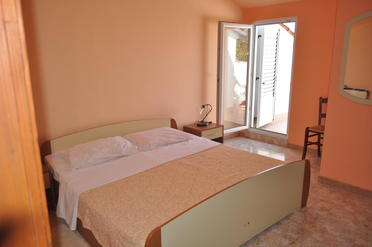 Tri Srca Apartments & Rooms Funtana Buitenkant foto