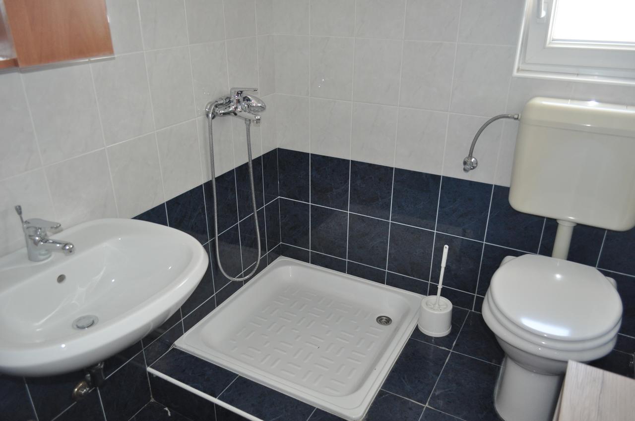 Tri Srca Apartments & Rooms Funtana Buitenkant foto