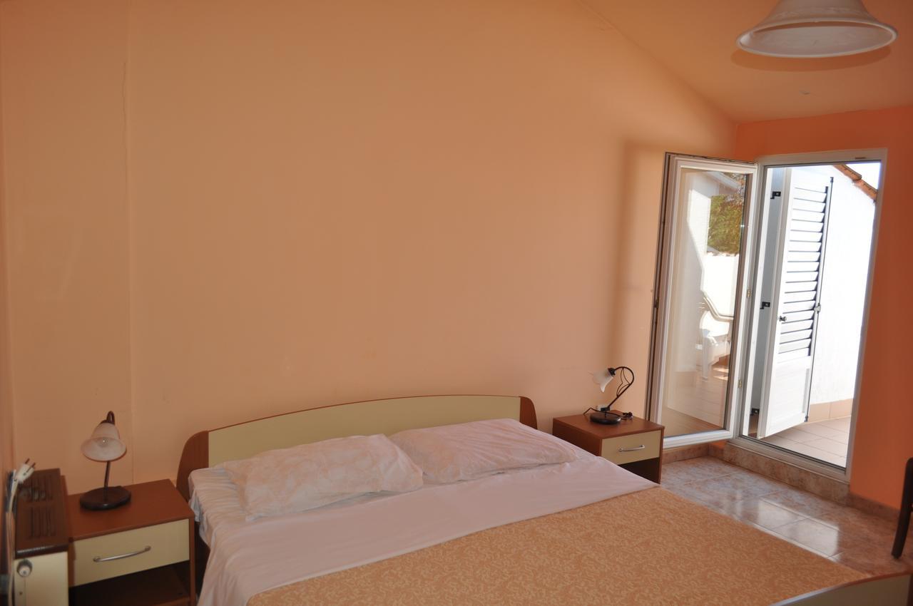 Tri Srca Apartments & Rooms Funtana Buitenkant foto