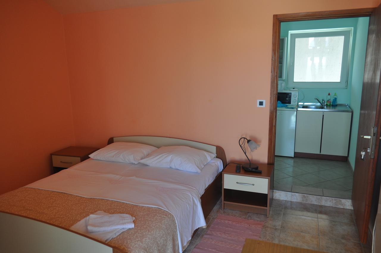 Tri Srca Apartments & Rooms Funtana Buitenkant foto
