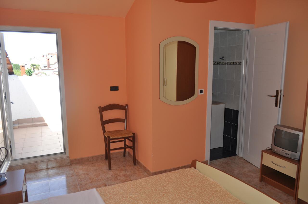 Tri Srca Apartments & Rooms Funtana Buitenkant foto